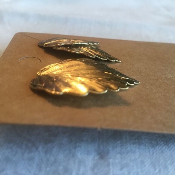 $10 ea or 3/$20 Goldtone Leaf Earrings - Picture 3 of 10